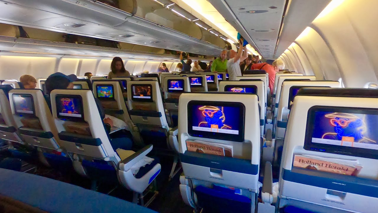 Aruba – Bonaire KLM Airbus A330-200 (PH-AOA) in Economy Class