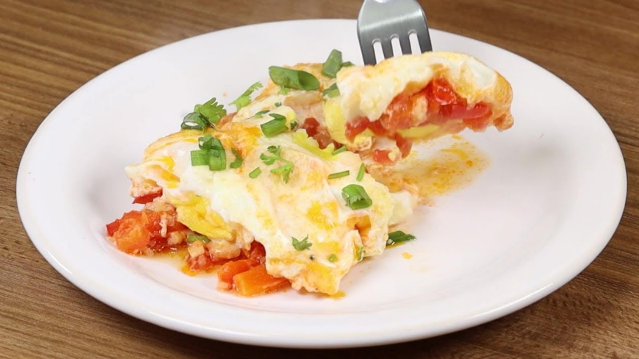 Nunca había tenido huevos y tomates tan deliciosos, el desayuno es simple y fácil.