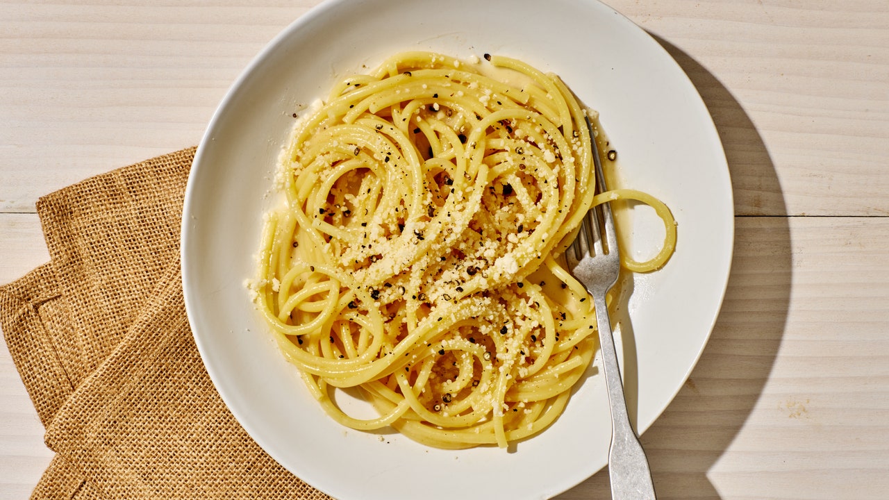 Cacio e Pepe Recipe | Bon Appétit